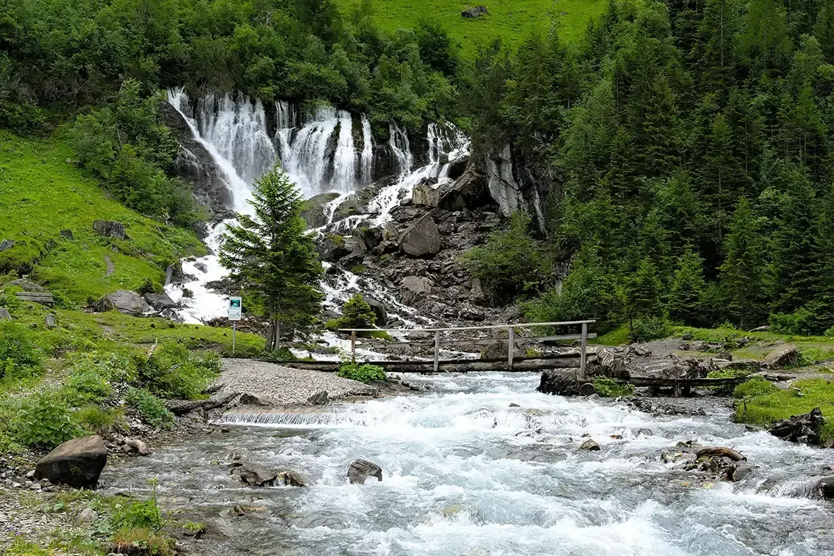 Sieben Brünnen waterfalls